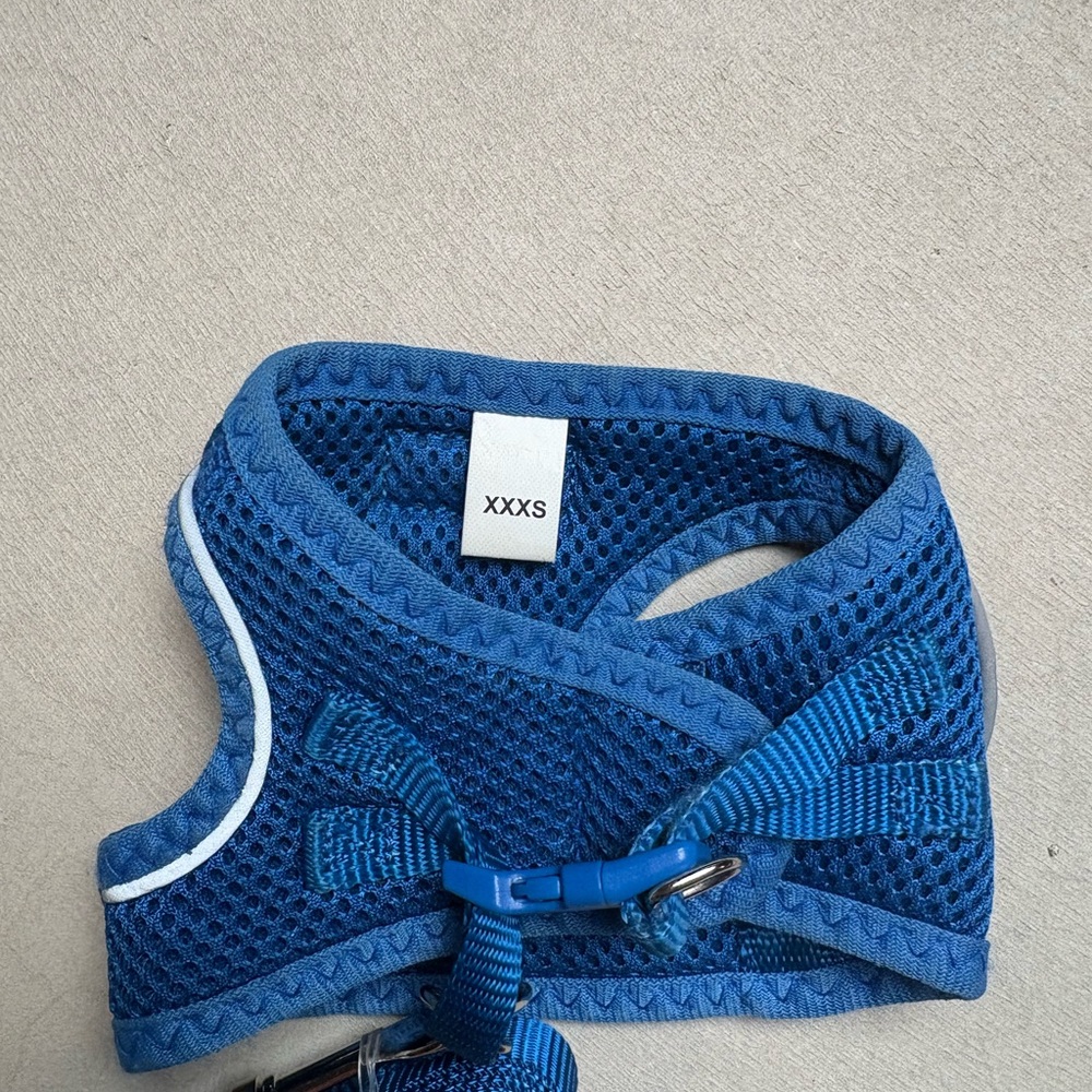 Fida Blue Dog or Cat Harness with Leash
XXXS - Picture 10 of 10